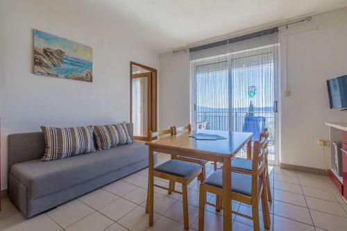 Traumhaftes Apartnent nur 80 Meter zum Strand mit Pool und Meerblick