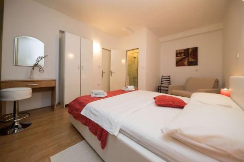Idyllisches Apartment mit Pool, Tischtennis, Sommerküche, Privatparkplatz