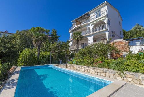 Hundefreundliches Studio-Apartment nur 80 Meter zum Strand mit Pool