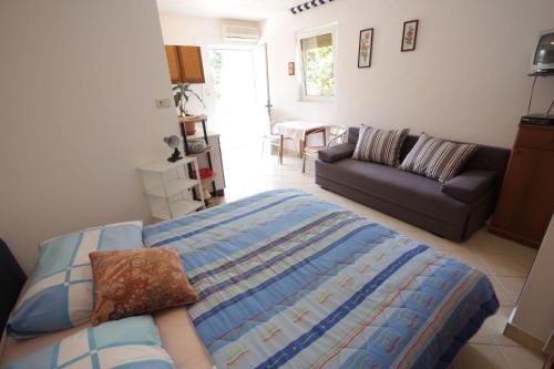 Hundefreundliches Studio-Apartment nur 80 Meter zum Strand mit Pool
