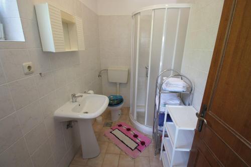 Hundefreundliches Studio-Apartment nur 80 Meter zum Strand mit Pool