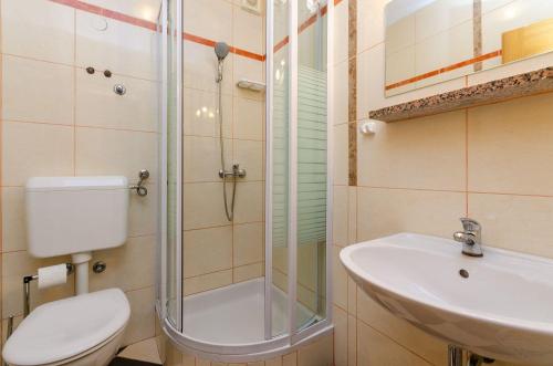 Modernes Apartment nur 500 Meter zum Strand mit WiFi und Privatparkplatz