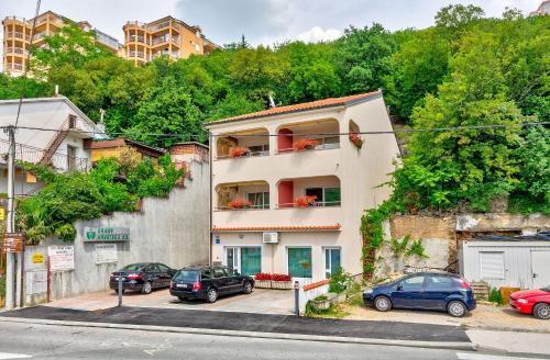 Modernes Apartment nur 500 Meter zum Strand mit WiFi und Privatparkplatz