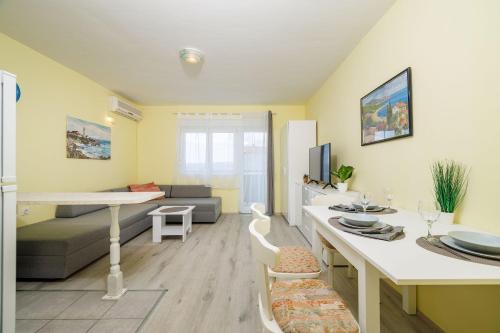 Komfortables Apartment mit Meerblick, Klima, WiFi und Waschmaschine