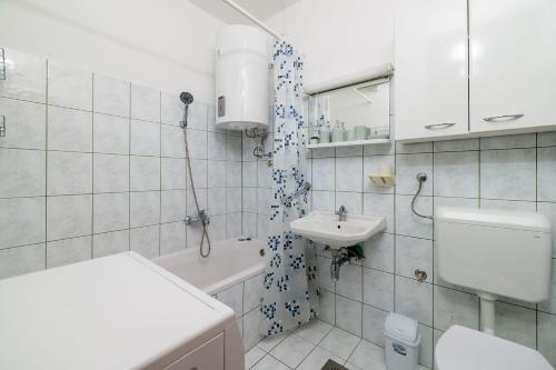 Komfortables Apartment mit Meerblick, Klima, WiFi und Waschmaschine
