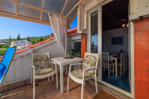 Dachgeschoss Apartment nur 450 Meter zum Sandstrand mit Meerblick und Klima