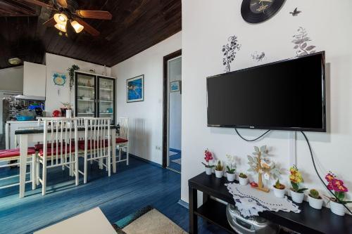 Dachgeschoss Apartment nur 450 Meter zum Sandstrand mit Meerblick und Klima