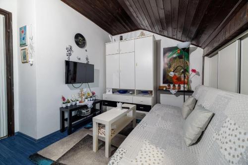 Dachgeschoss Apartment nur 450 Meter zum Sandstrand mit Meerblick und Klima