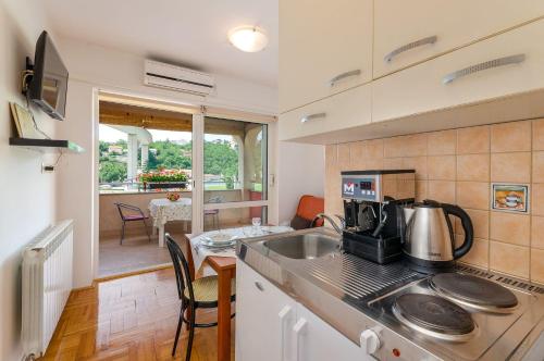 Liebevolles Apartment nur 500 Meter zum Strand mit Privatparkplatz, WiFi, Klima