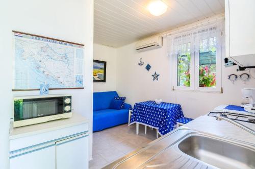 Charmantes Studio-Apartment mit Liegestühlen im mediterranem Garten