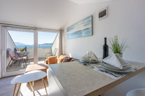 Modernes Studio-Apartment nur 100 Meter zum Strand mit traumhaften Meerblick