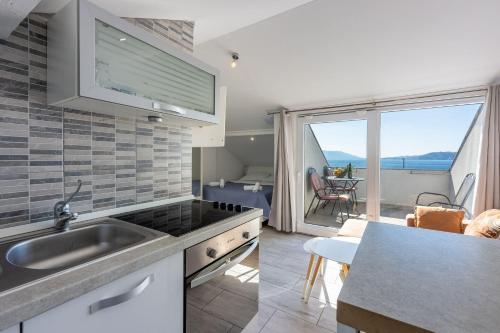 Modernes Studio-Apartment nur 100 Meter zum Strand mit traumhaften Meerblick