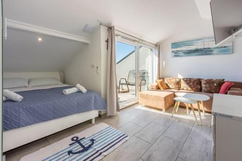 Modernes Studio-Apartment nur 100 Meter zum Strand mit traumhaften Meerblick