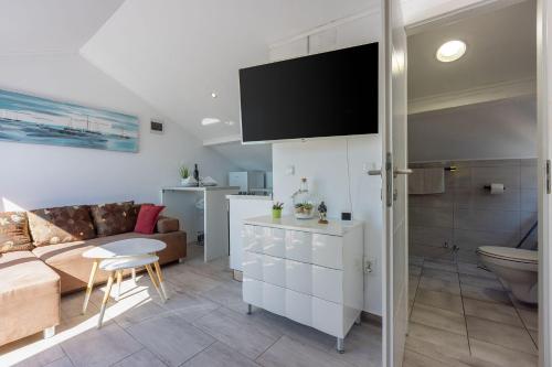 Modernes Studio-Apartment nur 100 Meter zum Strand mit traumhaften Meerblick