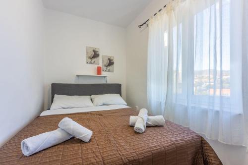 Helles Apartment nur 100 Meter zum Strand mit Meerblick, Parkplatz, BBQ