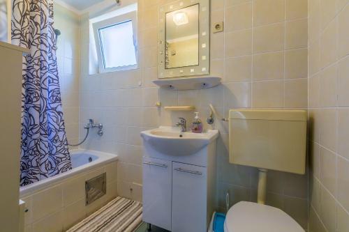 Faszinierendes Apartment nur 80 Meter zum Strand mit Meerblick, Pool, Parkplatz