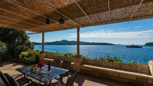 Beach house Lozica by Villas Guide