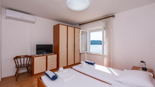 Beach house Lozica by Villas Guide