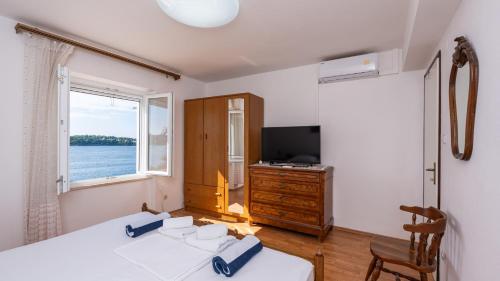 Beach house Lozica by Villas Guide