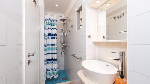 Beach house Lozica by Villas Guide