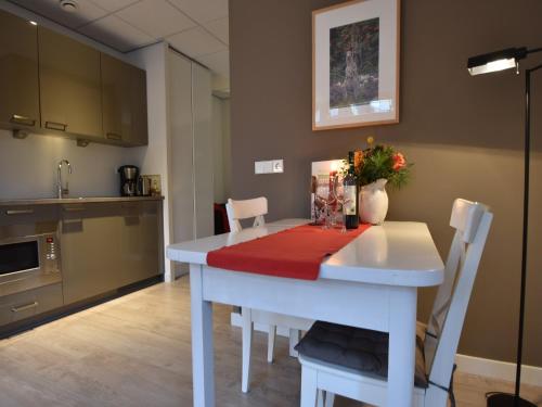 Køkken eller tekøkken på Alluring Apartment in Bergen with Terrace, Garden and BBQ