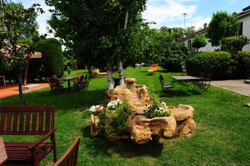a garden with a flower pot in the grass at Il Carrettino Country Hotel in Tortona