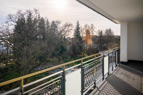 een uitzicht vanaf het balkon van een huis bij Der Sonnenhof in Bad Wörishofen