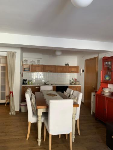 Kuchyň nebo kuchyňský kout v ubytování Appartamento San Pellegrino