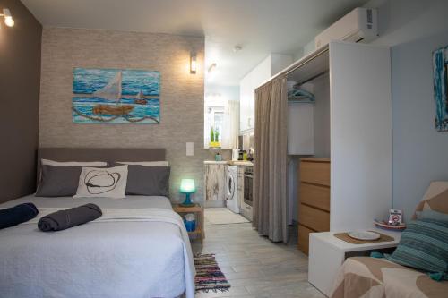 Postel nebo postele na pokoji v ubytování Homeyfeel Stay Sea 2 - Island mood studio