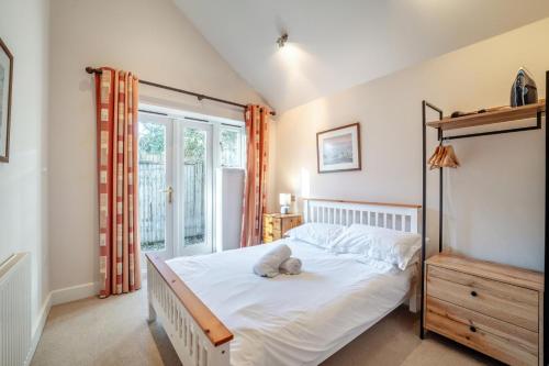 a bedroom with a bed with a teddy bear on it at 2 Bed in Farnham oc-t34459 in Farnham