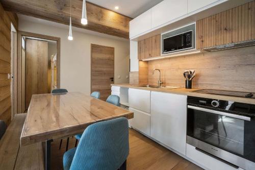 Ski-in ski-out Val thorens fully Renovated central with panoramic views