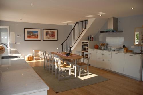 a kitchen and dining room with a table and chairs at Stone House in Svetvinčenat
