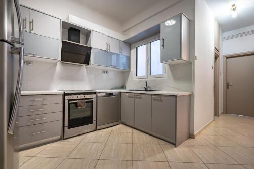 Central Nea Smyrni 2BR Apt-Near Transport by ΜΡS