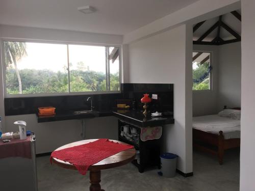 Ceylon Ramble Villa tesisinde mutfak veya mini mutfak