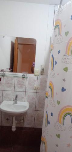 Et badeværelse på Departamento Amoblado primer piso