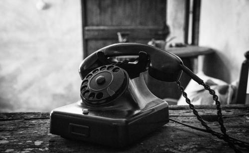 a telephone sitting on top of a table at B&B Colle Cucchiara in Cassino