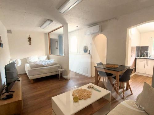 Studio independant avec climatisation, wifi et espace exterieur