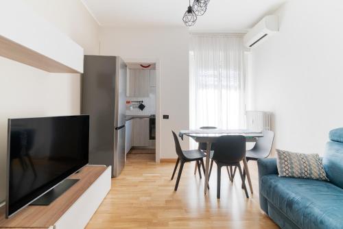 GuestHost - Stylish Flat in Navigli district Milan