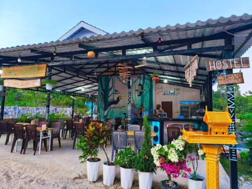 Zahrada ubytování Palm & Pepper - Koh Rong