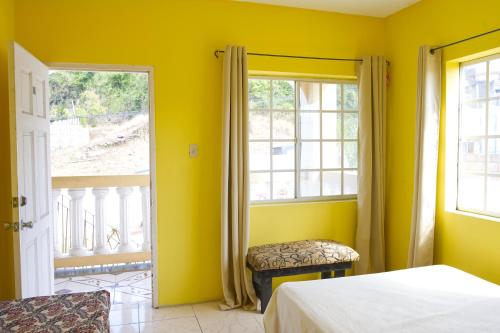 MoJala's Private Guest Room #10 में एक कमरे में एक या कई बेड