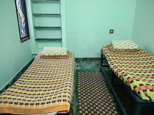 Postel nebo postele na pokoji v ubytování Sri Siva Jothi Illam