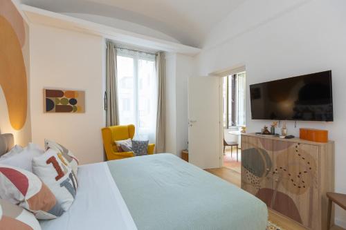 Vic House by Rental in Rome