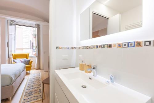 Vic House by Rental in Rome