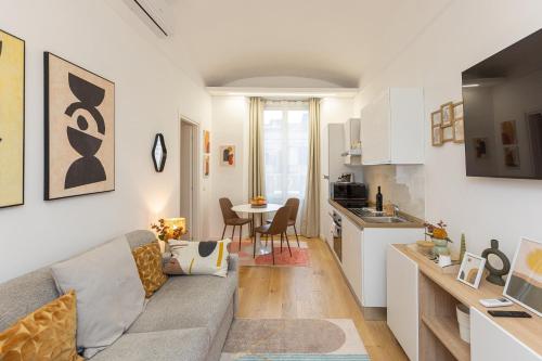Vic House by Rental in Rome