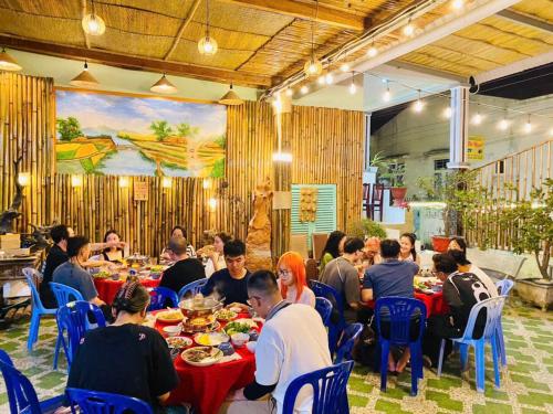 Restaurace v ubytování Trúc Nguyên - Vĩnh Hy Homestay