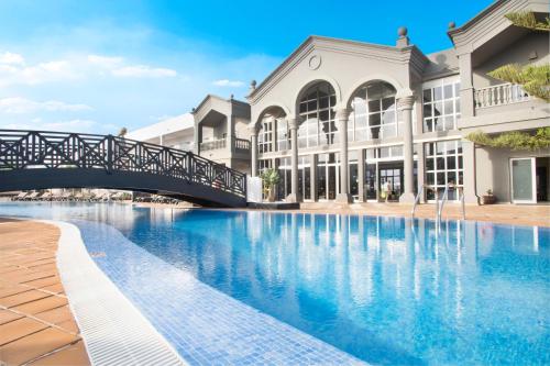 Swimmingpoolen hos eller tæt på Coral Cotillo Beach