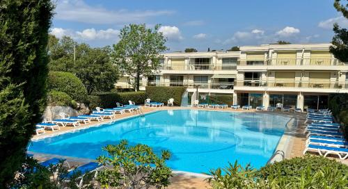Côte d'Azur Saint-Raphaël, rez-jardin rénové