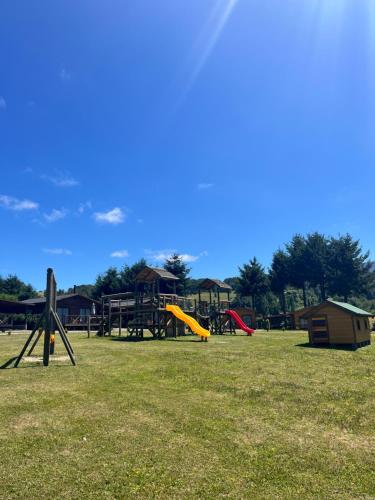 De kinderspeelruimte van Cabañas Rimü - Cabañas para 8 personas