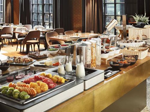 Jídlo v hotelu nebo okolí