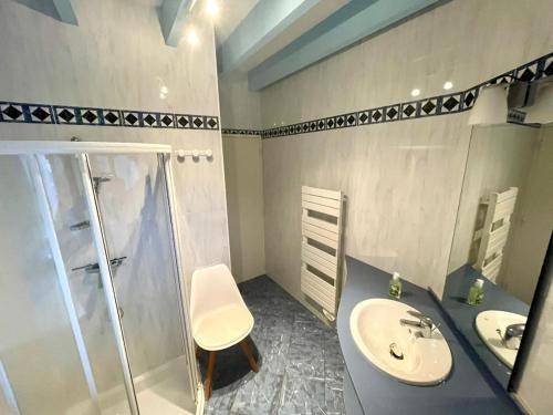 Phòng tắm tại La Maison de la Colline